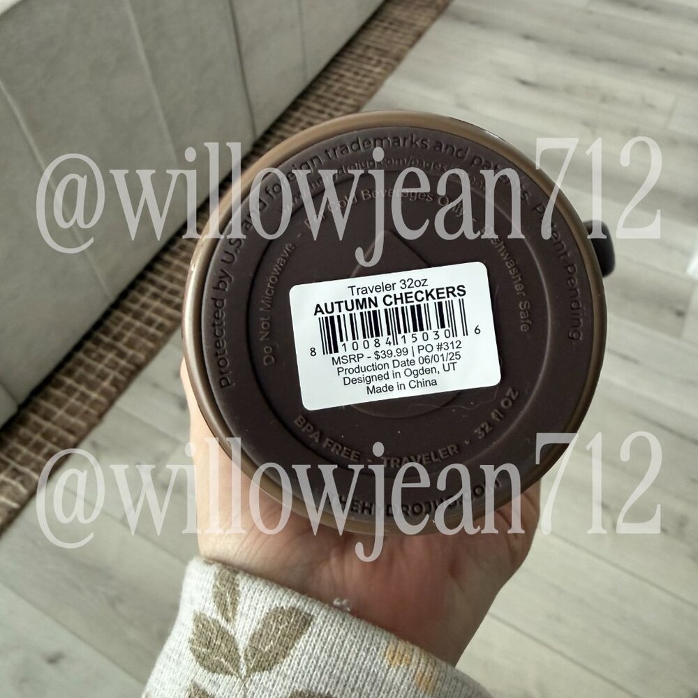 “Autumn Checkers" Seasonal HydroJug 32oz Traveler Tumbler - Picture 2 of 8